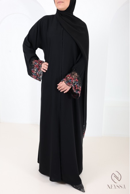 Abaya Dubai black Muslim woman with lace, hijabi outfit idea