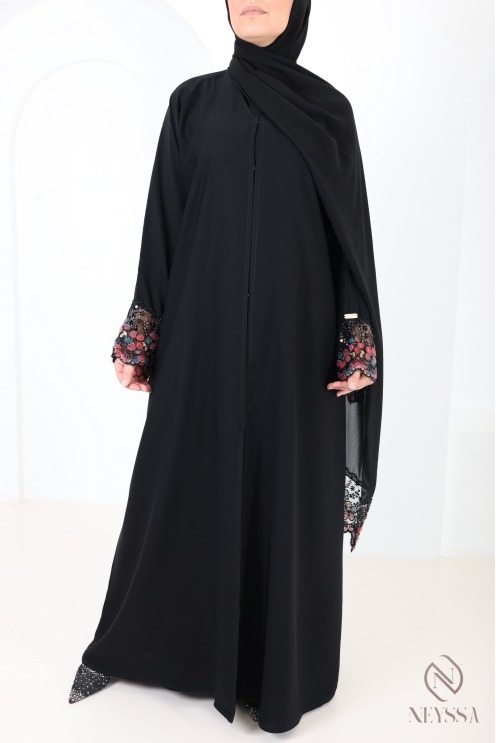 Abaya Dubai black Muslim woman with lace, hijabi outfit idea
