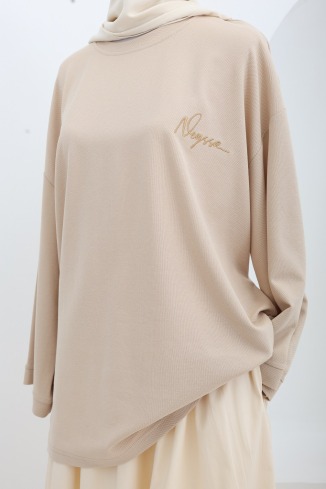 T shirt beige à manches longues signé Neyssa, tissu maille piqué 2
