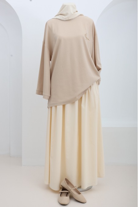 Trendy oversized long-sleeved T-shirt for hijabi women
