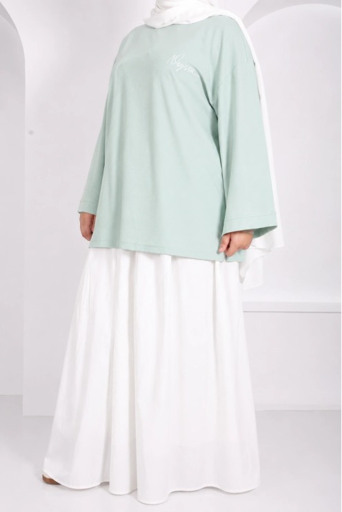 T-shirt oversize femme signé Neyssa, coupe ample, tissu coton