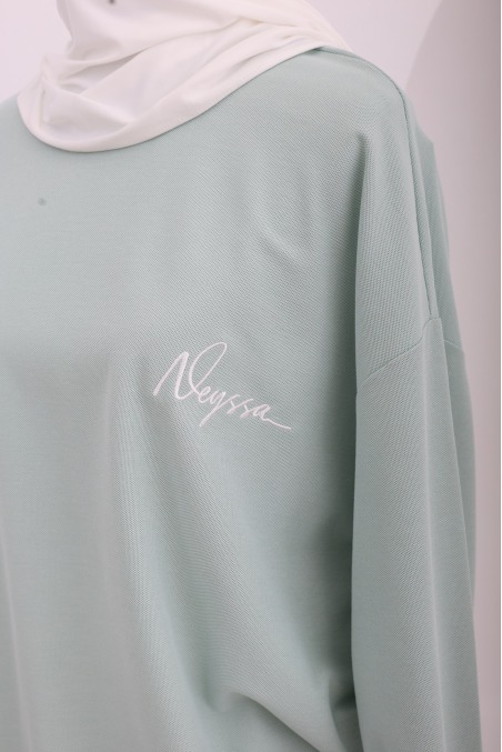 T-shirt oversize femme signé Neyssa, coupe ample, tissu coton