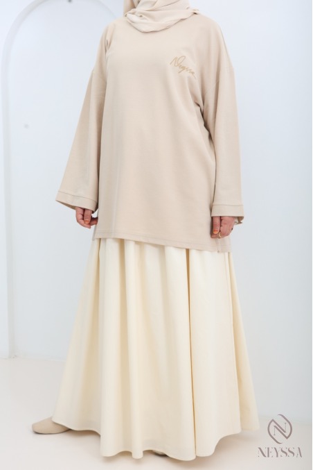 Trendy oversized long-sleeved T-shirt for hijabi women