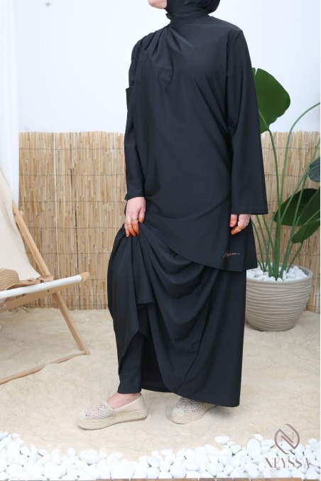 Modischer schwarzer Burkini mit langem Rock aus Badestoff