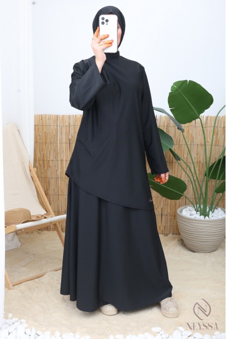 Modischer schwarzer Burkini mit langem Rock aus Badestoff