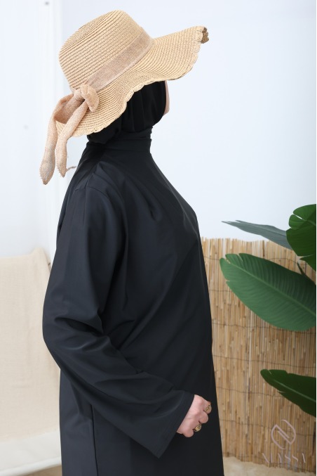 Modischer schwarzer Burkini mit langem Rock aus Badestoff