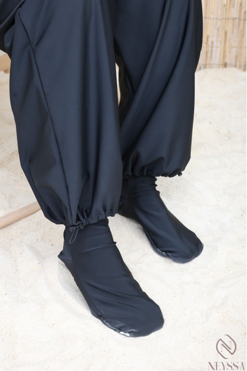 Burkini sport noir Neyssa, tissu hydrofuge séchage rapide