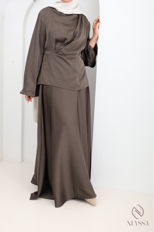2-Piece Set: Chic Long Skirt in Flowing Taupe Fabric