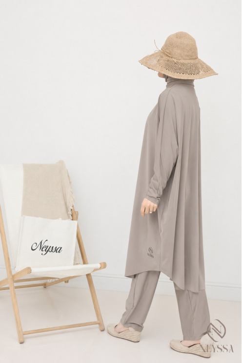 Burkini 3 pièces taupe clair avec cagoule de bain tissu hydrofuge