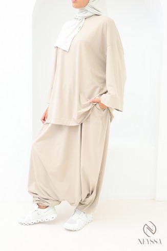 Ensemble sportswear femme avec tee-shirt oversize et sarouel