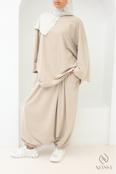 Ensemble sportswear femme avec tee-shirt oversize et sarouel
