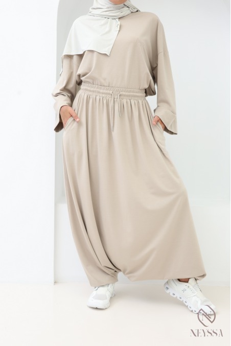 Ensemble sportswear femme avec tee-shirt oversize et sarouel