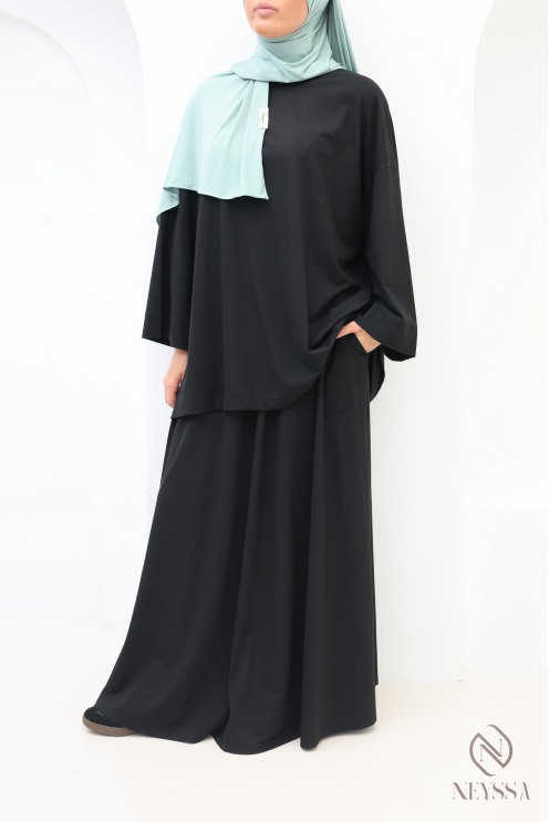 Zweiteiliges Set: schlichtes Oversize-T-Shirt und langer Rock