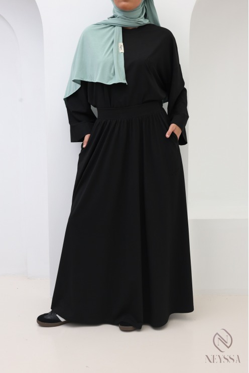 Zweiteiliges Set: schlichtes Oversize-T-Shirt und langer Rock