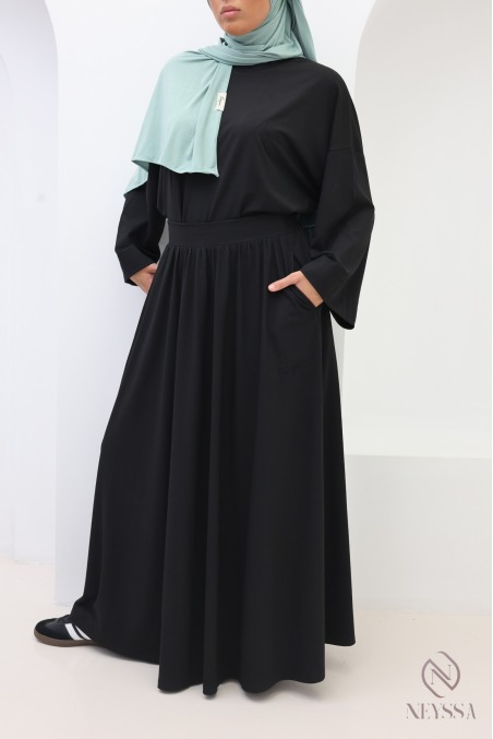 Zweiteiliges Set: schlichtes Oversize-T-Shirt und langer Rock