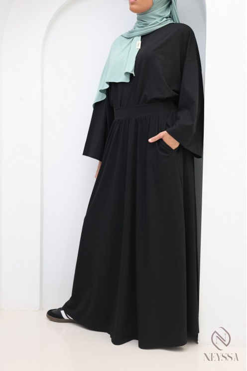 Zweiteiliges Set: schlichtes Oversize-T-Shirt und langer Rock