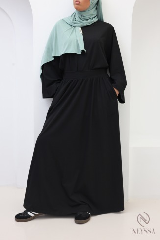Zweiteiliges Set: schlichtes Oversize-T-Shirt und langer Rock 2