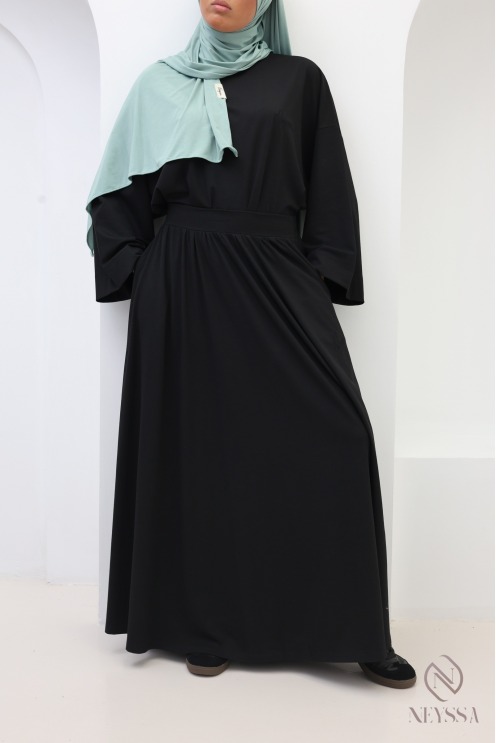 Zweiteiliges Set: schlichtes Oversize-T-Shirt und langer Rock
