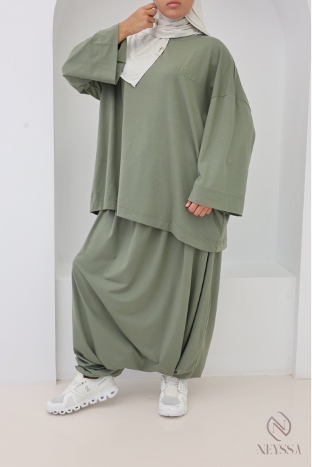 Comfortable khaki set with harem pants and practical pockets