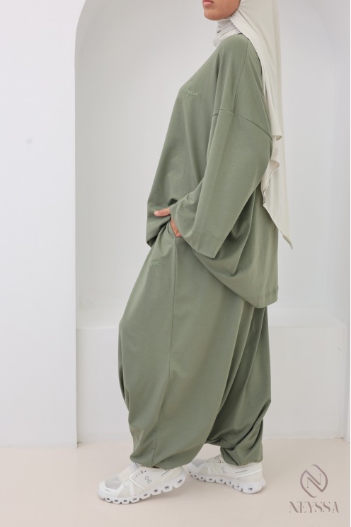 Ensemble kaki confortable avec sarouel et poches pratiques