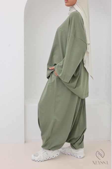 Ensemble kaki confortable avec sarouel et poches pratiques