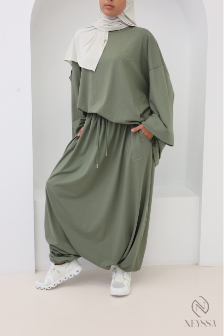 Bequemes Set in Khaki mit Haremshose und praktischen Taschen