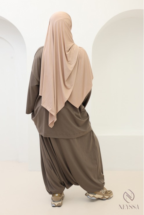 Long, soft liquid jersey hijab by Neyssa Confection
