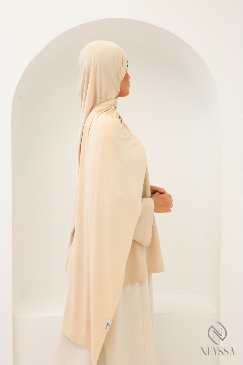 Long, soft liquid jersey hijab by Neyssa Confection