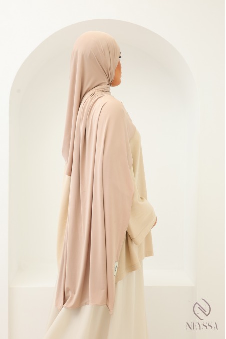 Long, soft liquid jersey hijab by Neyssa Confection