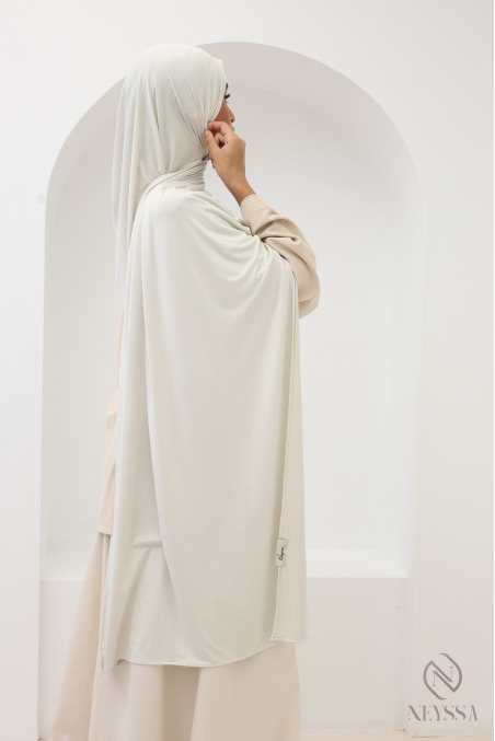 Long, soft liquid jersey hijab by Neyssa Confection