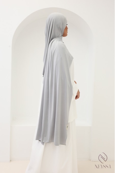 Long, soft liquid jersey hijab by Neyssa Confection