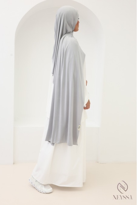 Long, soft liquid jersey hijab by Neyssa Confection