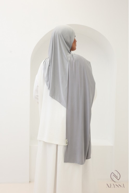 Long, soft liquid jersey hijab by Neyssa Confection