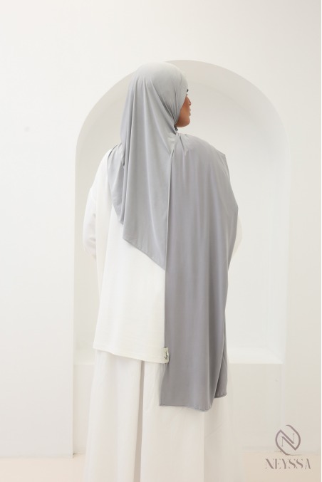 Long, soft liquid jersey hijab by Neyssa Confection