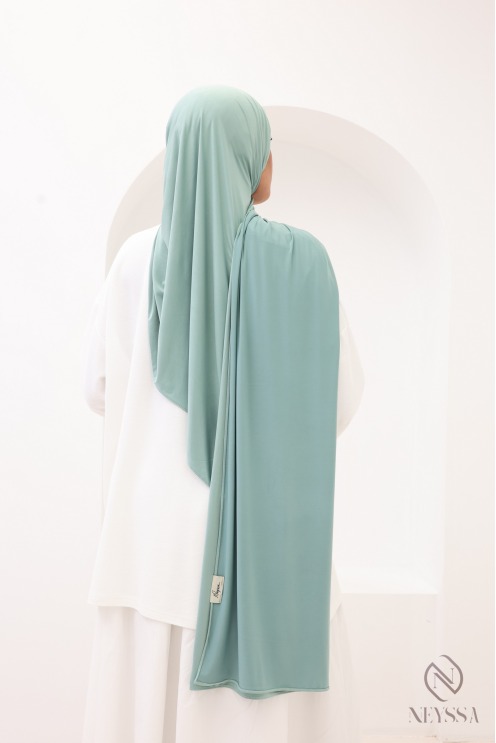 Long, soft liquid jersey hijab by Neyssa Confection