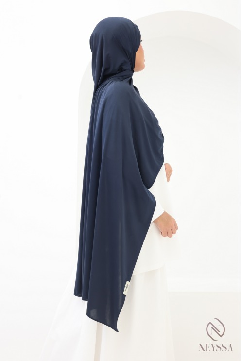 Long, soft liquid jersey hijab by Neyssa Confection