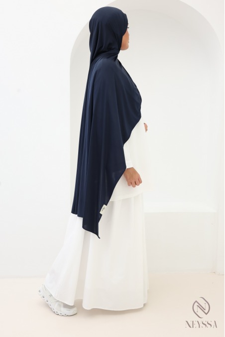 Long, soft liquid jersey hijab by Neyssa Confection