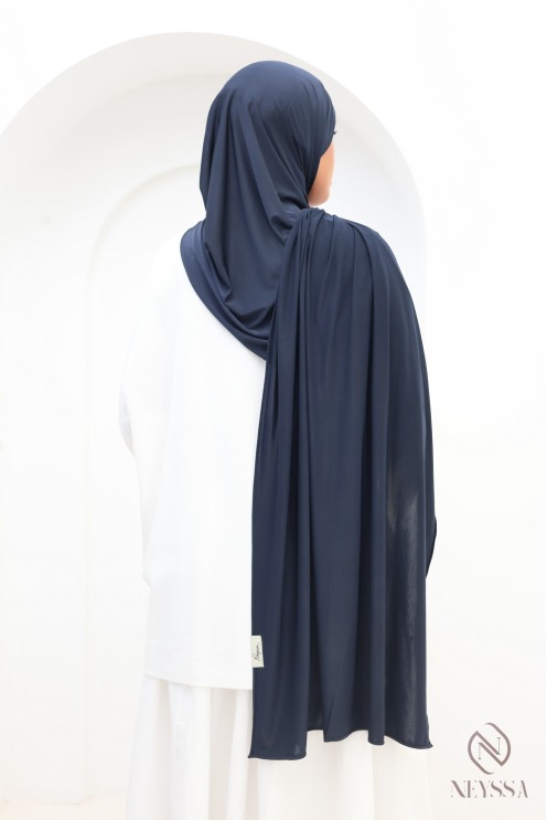 Long, soft liquid jersey hijab by Neyssa Confection