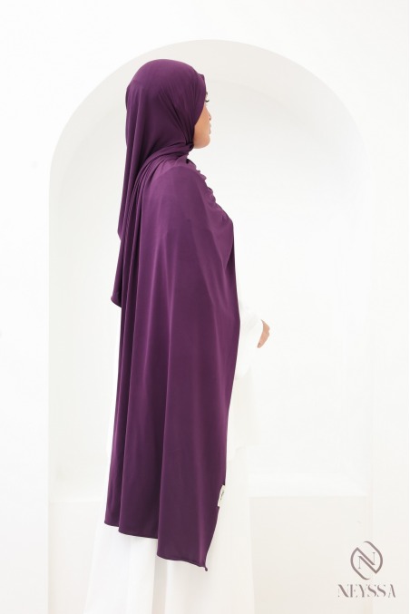 Long, soft liquid jersey hijab by Neyssa Confection
