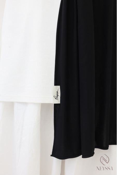 Long, soft liquid jersey hijab by Neyssa Confection