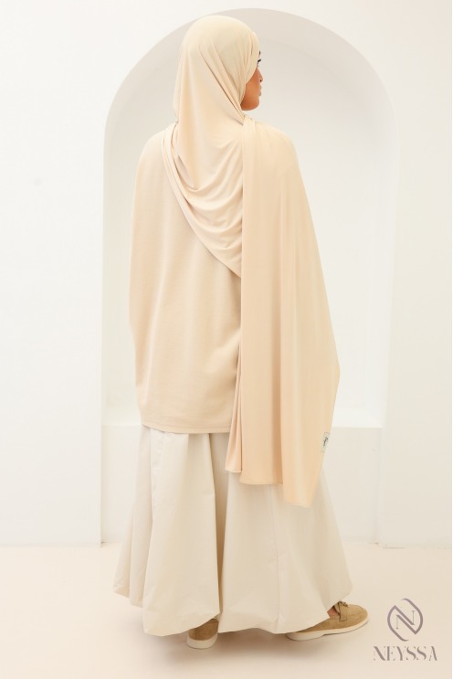Long balloon-style skirt with full cream lining