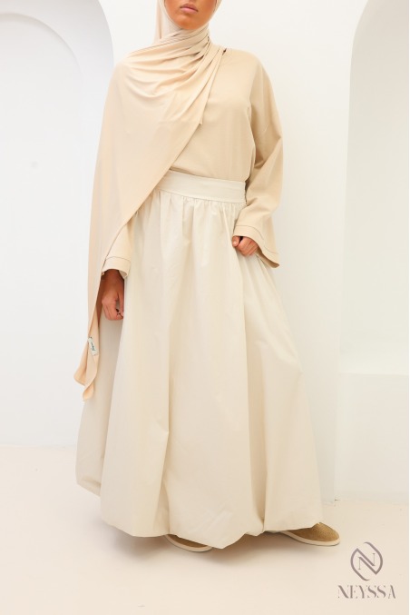 Long balloon-style skirt with full cream lining