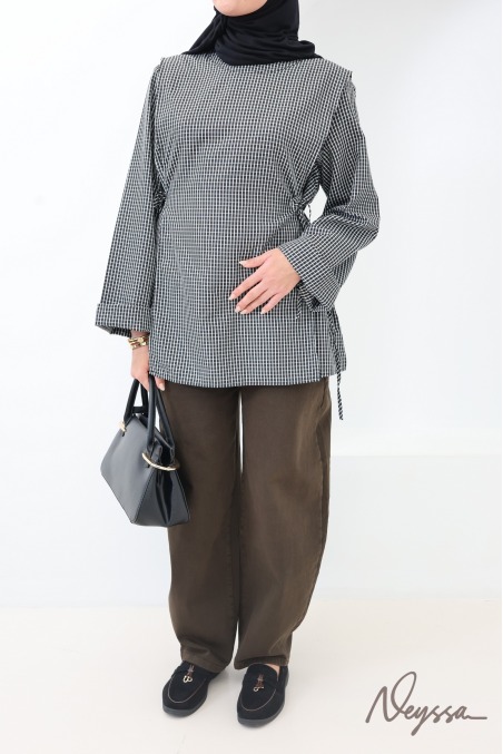 Long Blouse with Japanese-Style Checkered Apron