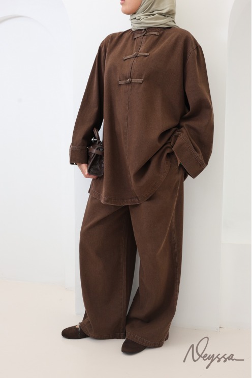 Set aus weiter Hose und langem Oberteil mit chinesischen Knöpfen