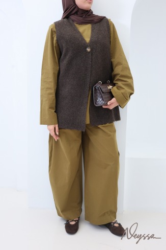 Women's Sleeveless Knit Cardigan with V-Neck