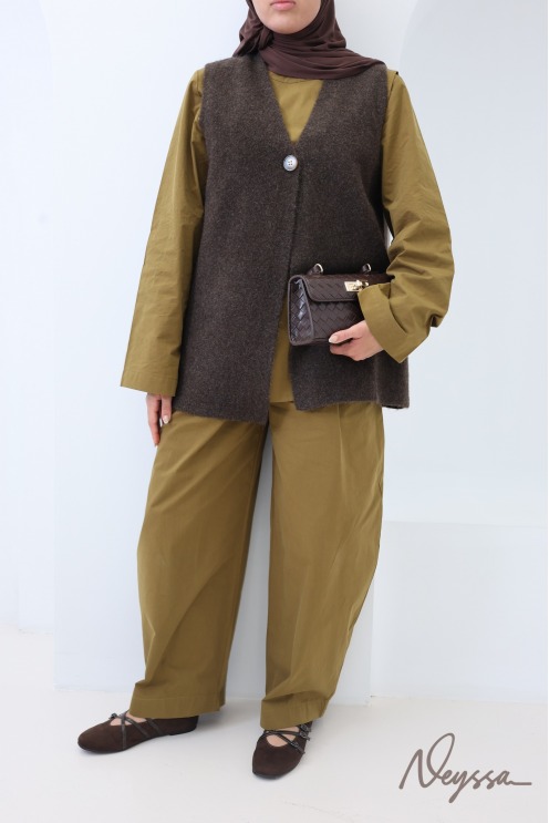 Women's Sleeveless Knit Cardigan with V-Neck