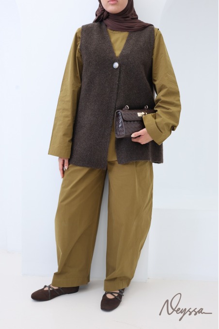 Women's Sleeveless Knit Cardigan with V-Neck