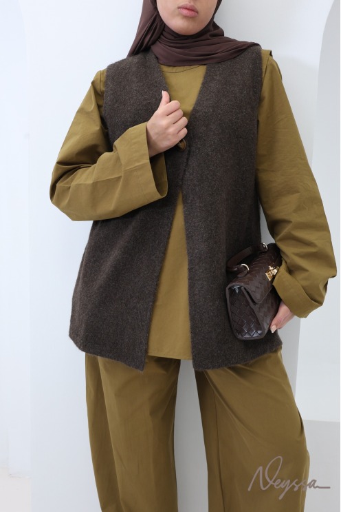 Women's Sleeveless Knit Cardigan with V-Neck