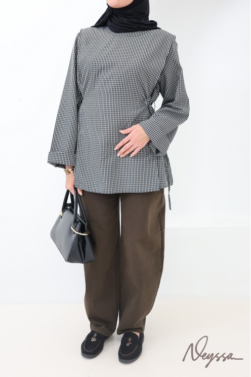 Lange Bluse mit karierter Schürze im japanischen Stil