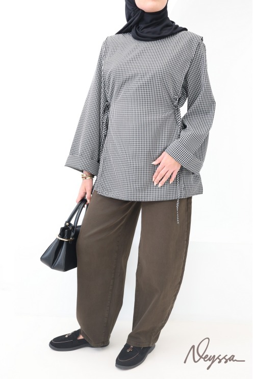 Long Blouse with Japanese-Style Checkered Apron